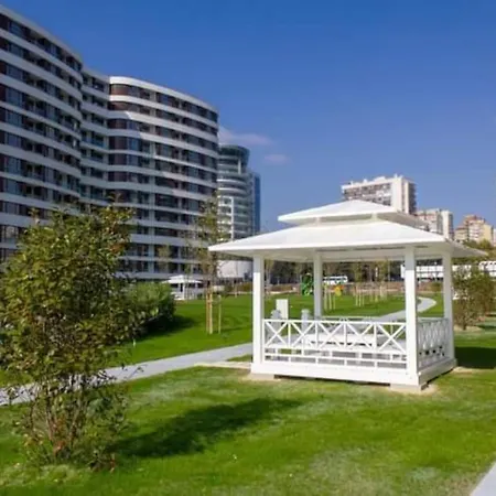1bdr Luxurious Flat With Pool And Garden Apartment *