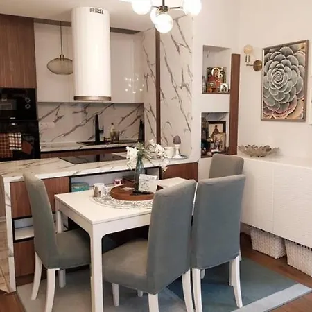 красив с целогодишен топъл басейн и джакузи Varna