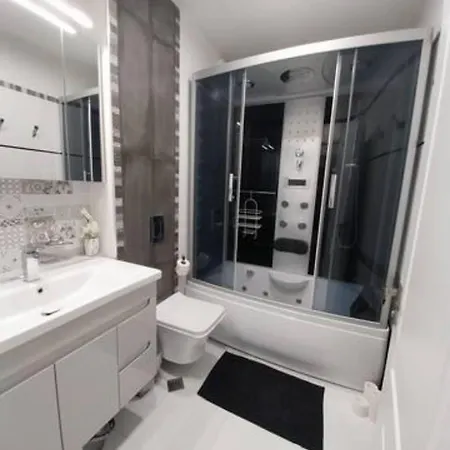 Apartament красив с целогодишен топъл басейн и джакузи