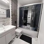 דירה 1bdr Luxurious Flat With Pool And Garden