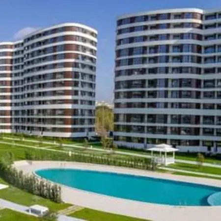 1bdr Luxurious Flat With Pool And Garden Lejlighed