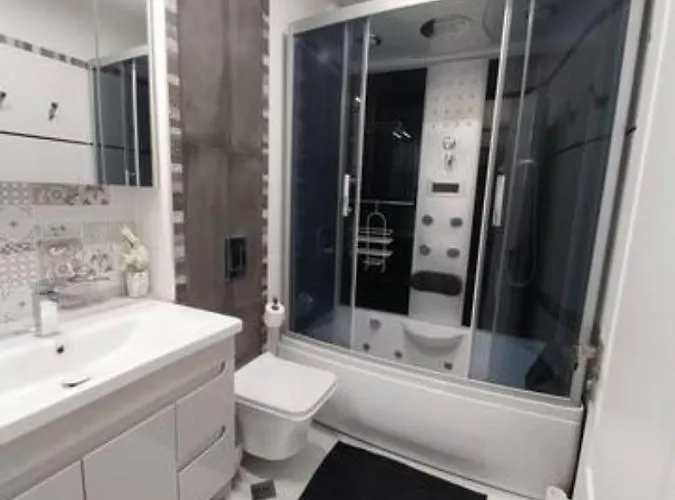 아파트 красив с целогодишен топъл басейн и джакузи